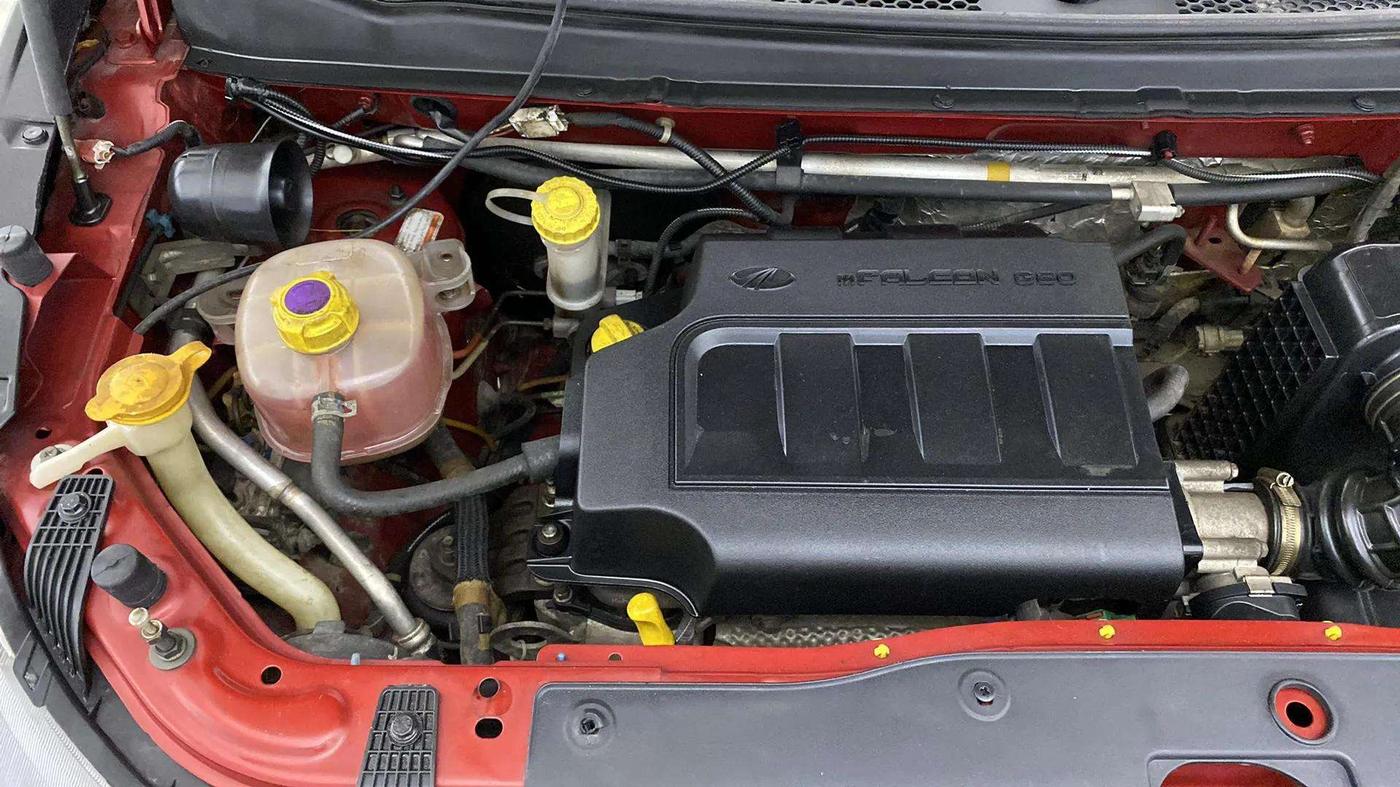 2018 Mahindra KUV 100 NXT K2+ P 6 STR, Petrol, Manual, 49,862 km, Engine View - Right