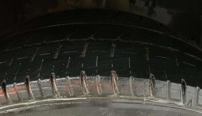 2018 Mahindra KUV 100 NXT K2+ P 6 STR, Petrol, Manual, 49,862 km, Right Front Tyre Tread
