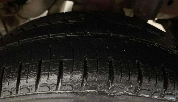 2018 Mahindra KUV 100 NXT K2+ P 6 STR, Petrol, Manual, 49,862 km, Left Rear Tyre Tread