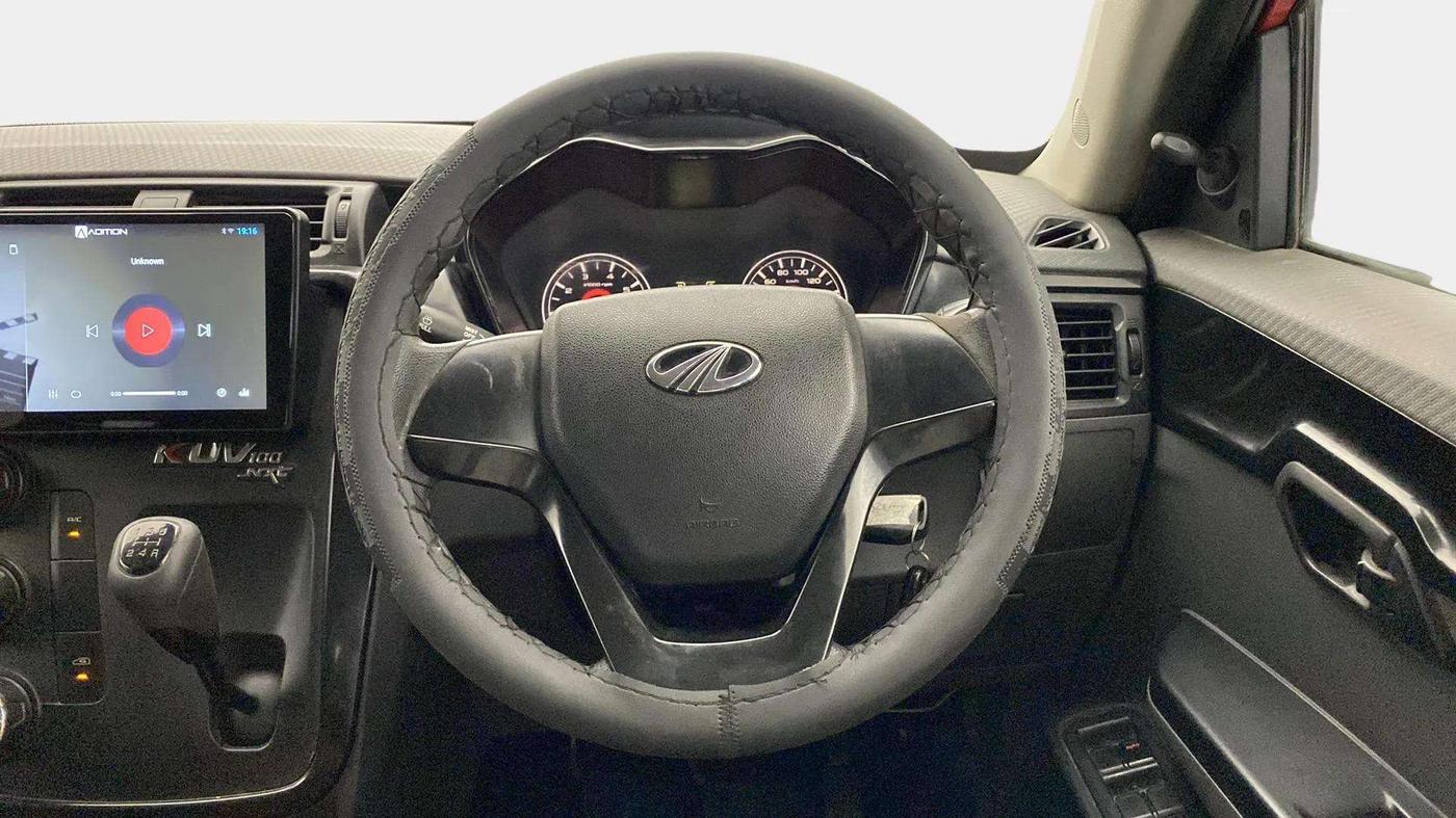2018 Mahindra KUV 100 NXT K2+ P 6 STR, Petrol, Manual, 49,862 km, Steering Wheel Close Up