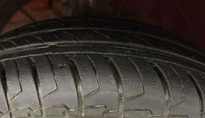 2024 Maruti Swift LXi, Petrol, Manual, 17,945 km, Left Front Tyre Tread