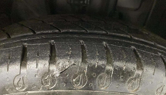 2021 Datsun Redi Go T, Petrol, Manual, 26,590 km, Right Front Tyre Tread