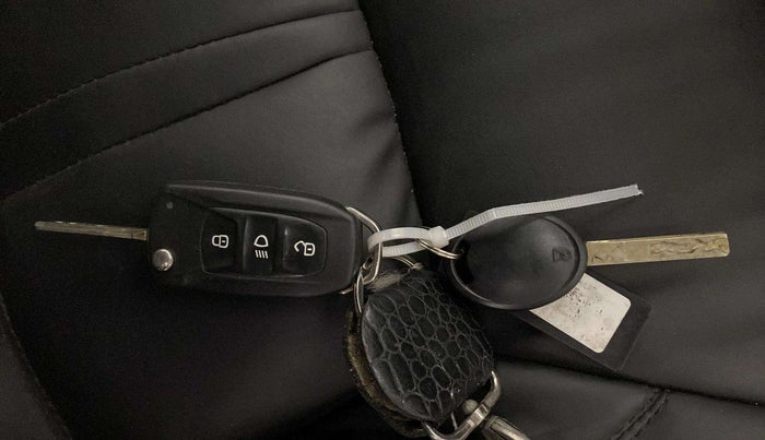 2022 Tata NEXON XM SUNROOF PETROL, Petrol, Manual, 20,307 km, Key Close Up