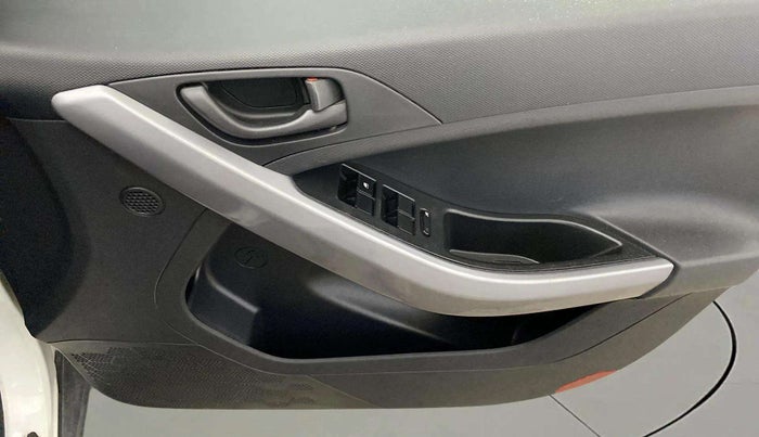 2023 Tata NEXON XM PLUS SUNROOF PETROL, Petrol, Manual, 20,724 km, Driver Side Door Panels Control