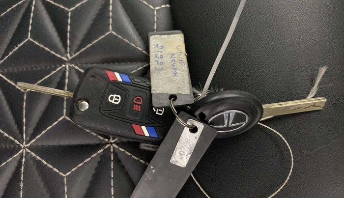 2023 Tata NEXON XM PLUS SUNROOF PETROL, Petrol, Manual, 20,724 km, Key Close Up