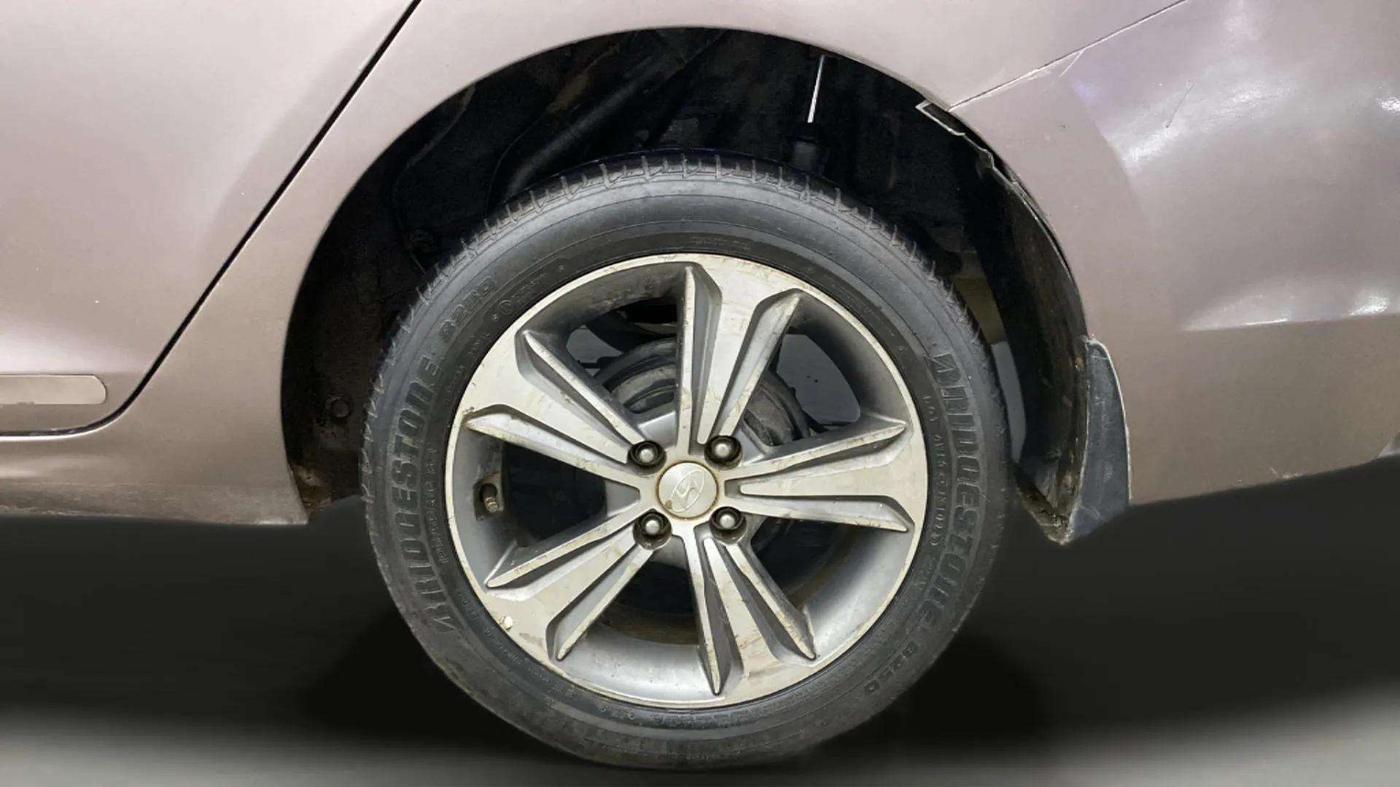 2018 Hyundai Verna 1.6 VTVT SX, CNG, Manual, 83,589 km, Left Rear Wheel