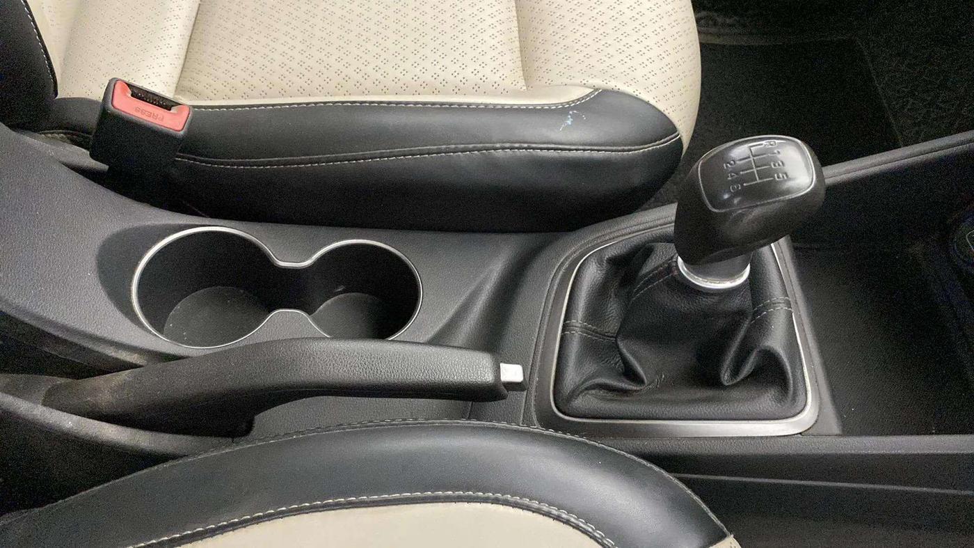 2018 Hyundai Verna 1.6 VTVT SX, CNG, Manual, 83,589 km, Gear Lever