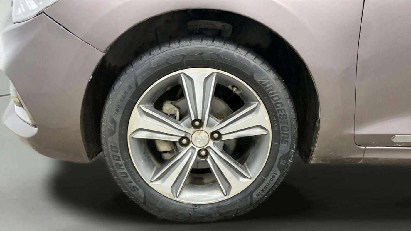 2018 Hyundai Verna 1.6 VTVT SX, CNG, Manual, 83,589 km, Left Front Wheel