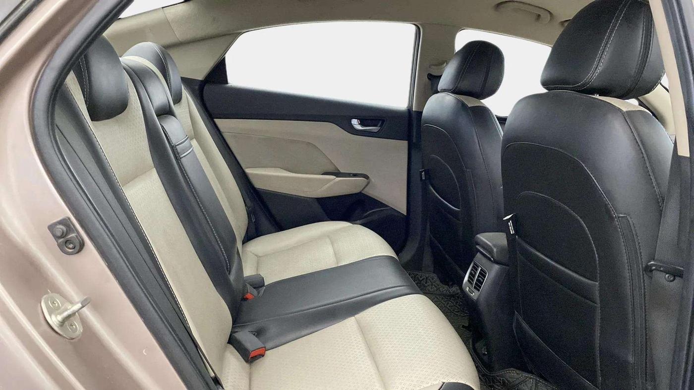 2018 Hyundai Verna 1.6 VTVT SX, CNG, Manual, 83,589 km, Right Side Rear Door Cabin