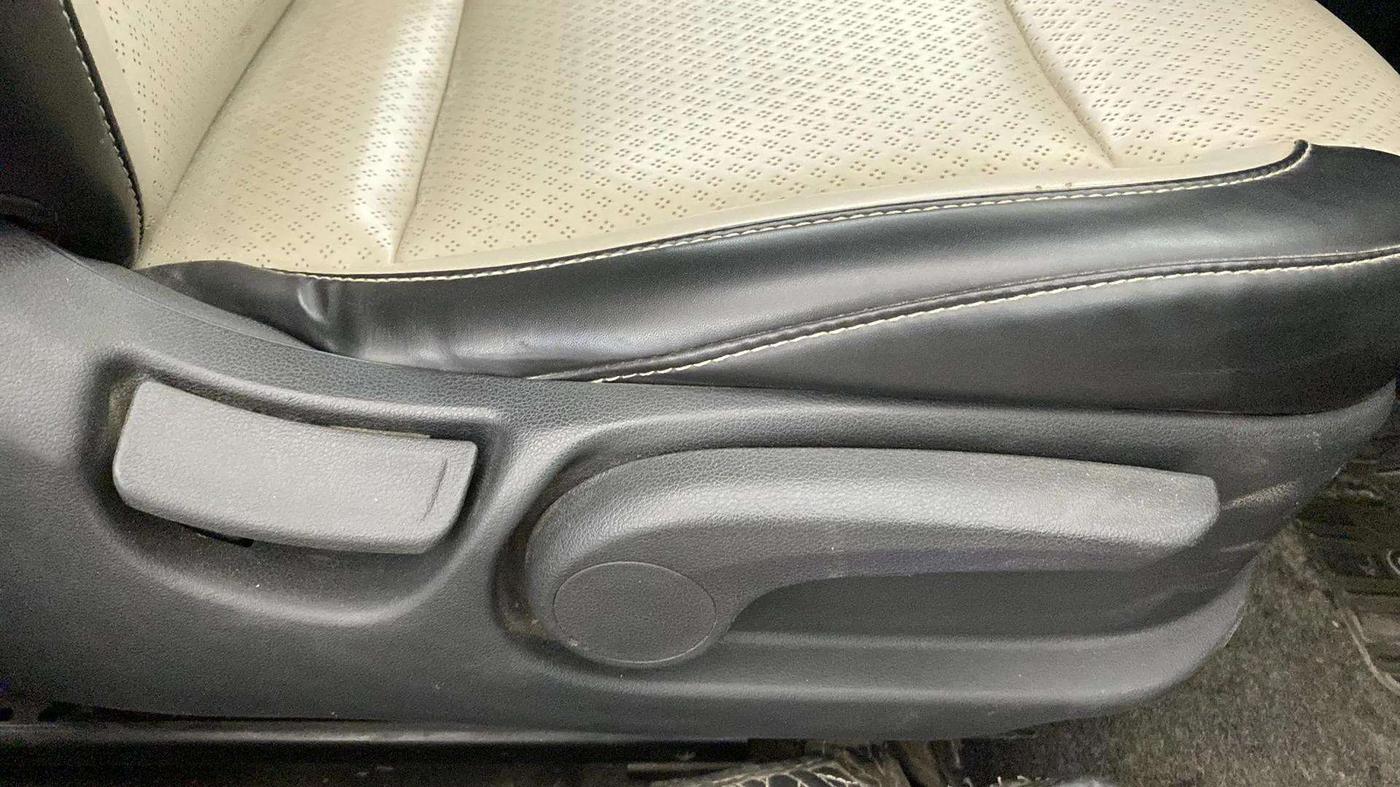2018 Hyundai Verna 1.6 VTVT SX, CNG, Manual, 83,589 km, Driver Side Adjustment Panel