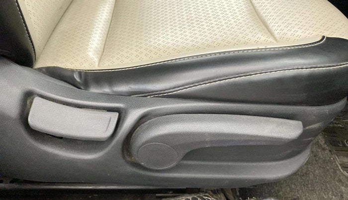 2018 Hyundai Verna 1.6 VTVT SX, CNG, Manual, 83,270 km, Driver Side Adjustment Panel