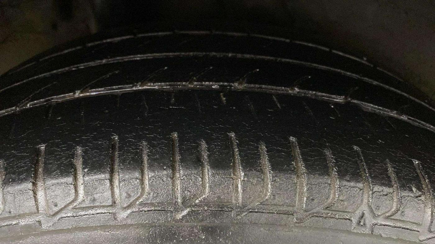 2018 Hyundai Verna 1.6 VTVT SX, CNG, Manual, 83,589 km, Right Rear Tyre Tread
