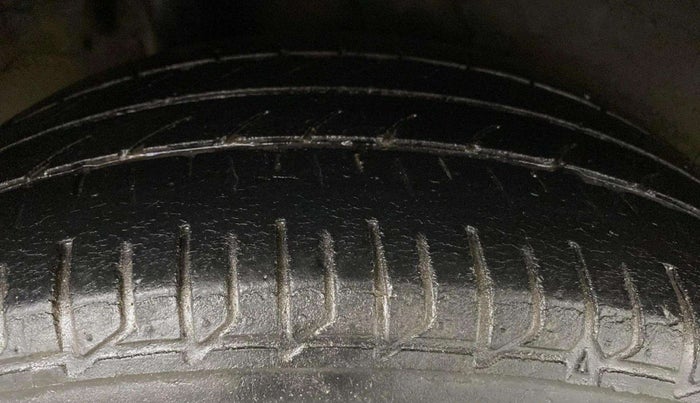 2018 Hyundai Verna 1.6 VTVT SX, CNG, Manual, 83,270 km, Right Rear Tyre Tread