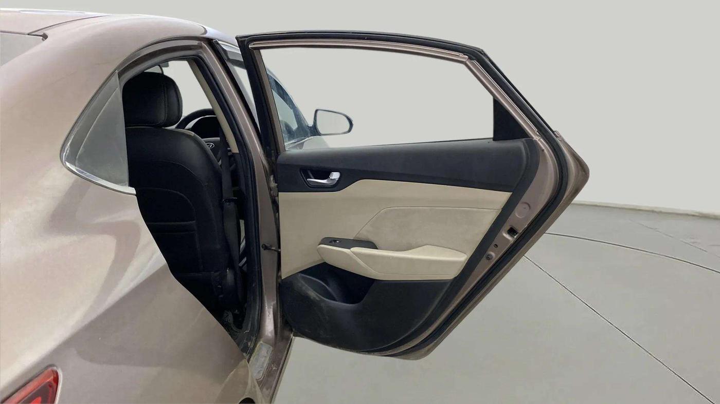 2018 Hyundai Verna 1.6 VTVT SX, CNG, Manual, 83,589 km, RHS Rear Door