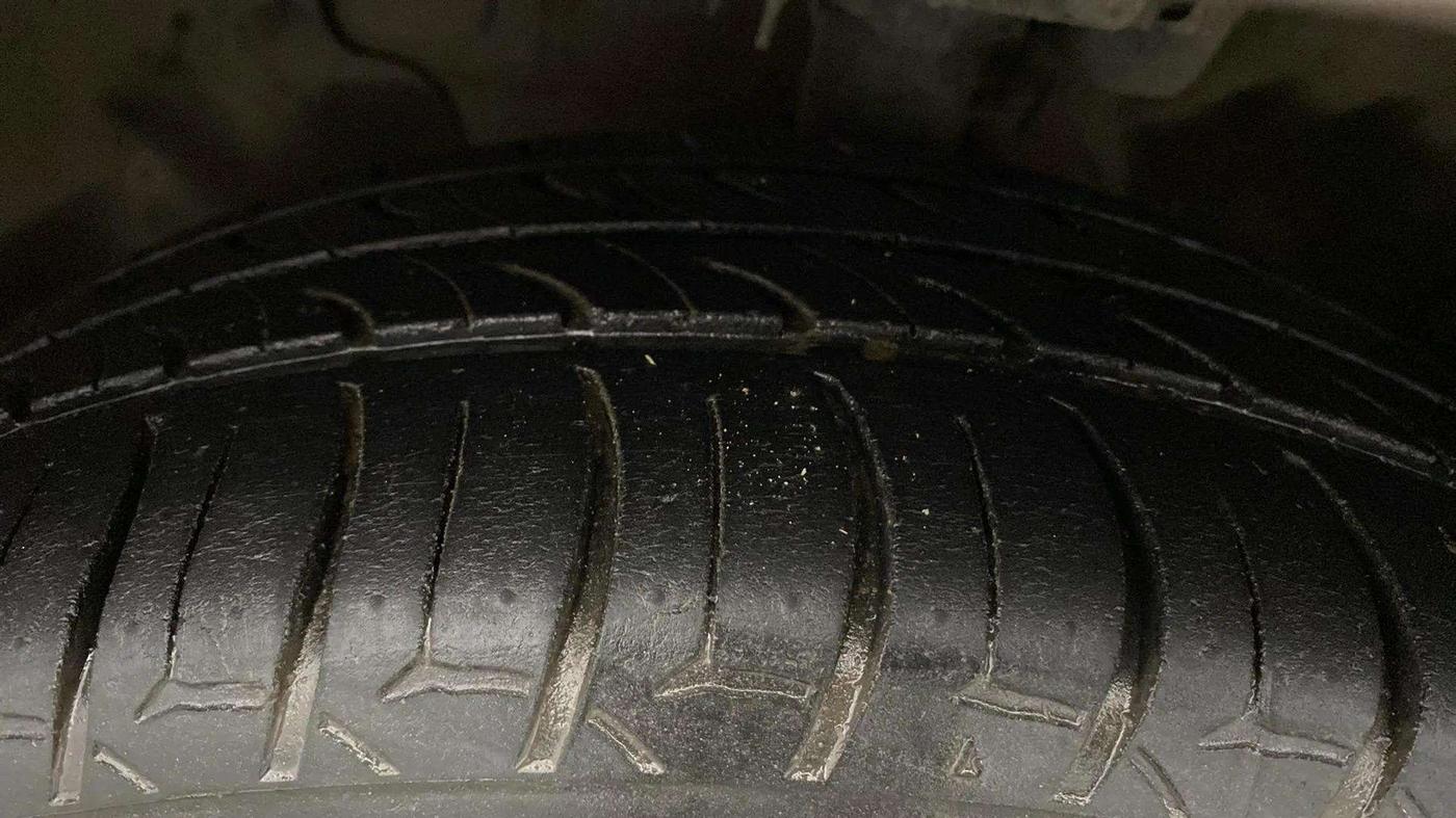 2018 Hyundai Verna 1.6 VTVT SX, CNG, Manual, 83,589 km, Left Front Tyre Tread