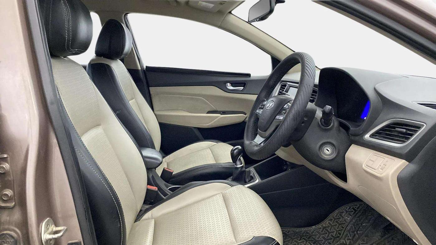 2018 Hyundai Verna 1.6 VTVT SX, CNG, Manual, 83,589 km, Right Side Front Door Cabin