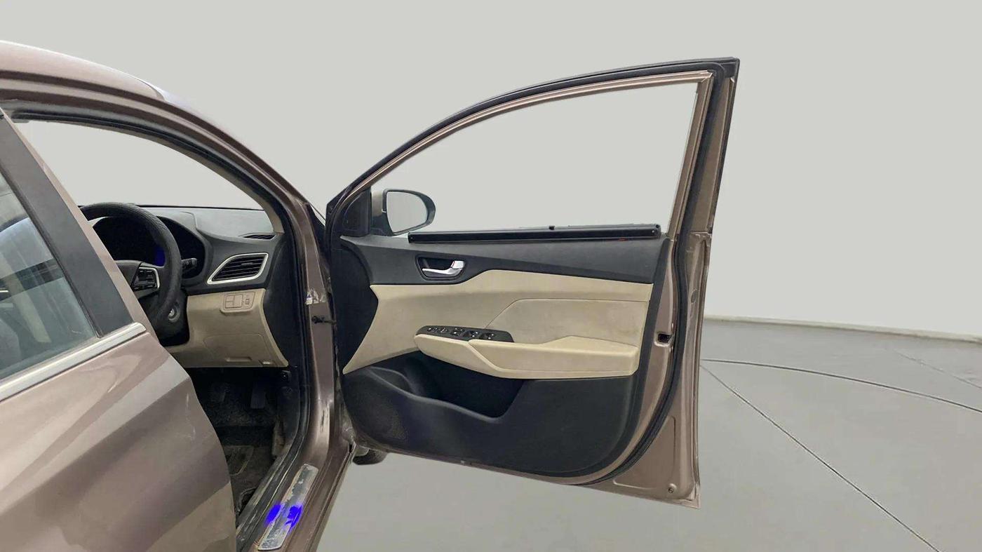 2018 Hyundai Verna 1.6 VTVT SX, CNG, Manual, 83,589 km, RHS Front Door