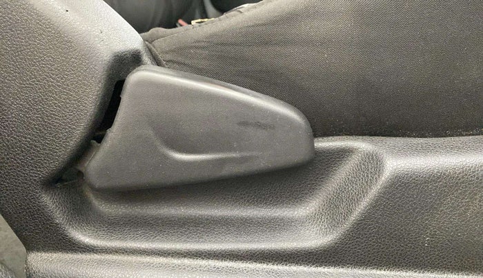 2018 Renault Kwid RXT 1.0 (O), Petrol, Manual, 60,488 km, Driver Side Adjustment Panel