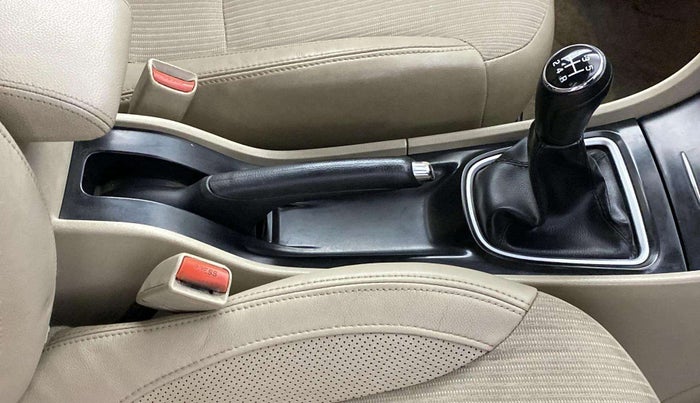 2015 Maruti Ciaz ZXI, Petrol, Manual, 96,513 km, Gear Lever