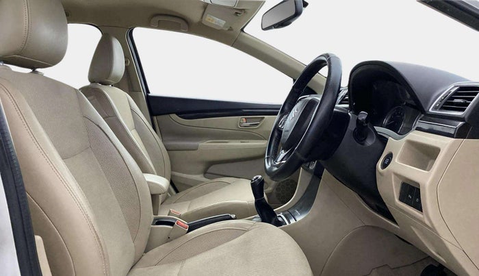 2015 Maruti Ciaz ZXI, Petrol, Manual, 96,513 km, Right Side Front Door Cabin