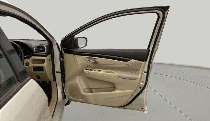 2015 Maruti Ciaz ZXI, Petrol, Manual, 96,513 km, RHS Front Door
