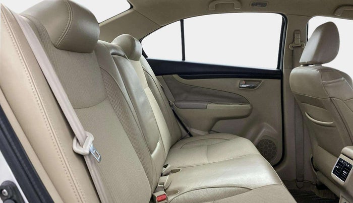 2015 Maruti Ciaz ZXI, Petrol, Manual, 96,513 km, Right Side Rear Door Cabin