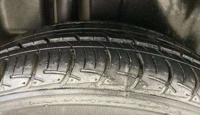 2015 Maruti Ciaz ZXI, Petrol, Manual, 96,513 km, Right Rear Tyre Tread