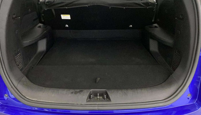 2022 Mahindra XUV700 AX 3 P MT 5 STR, Petrol, Manual, 29,390 km, Boot Open Zoomed View