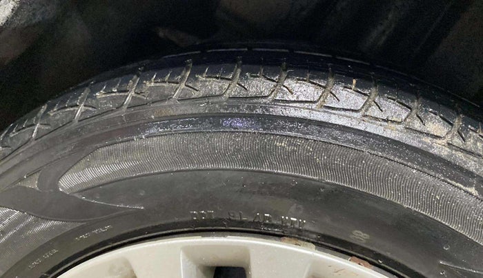 2015 Maruti Ciaz VXI+, Petrol, Manual, 95,045 km, Left Front Tyre Tread