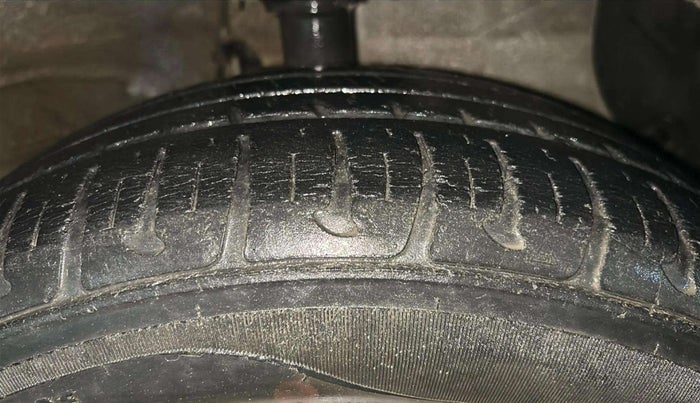 2017 Hyundai Grand i10 SPORTZ (O) 1.2 KAPPA VTVT, Petrol, Manual, 45,872 km, Right Front Tyre Tread
