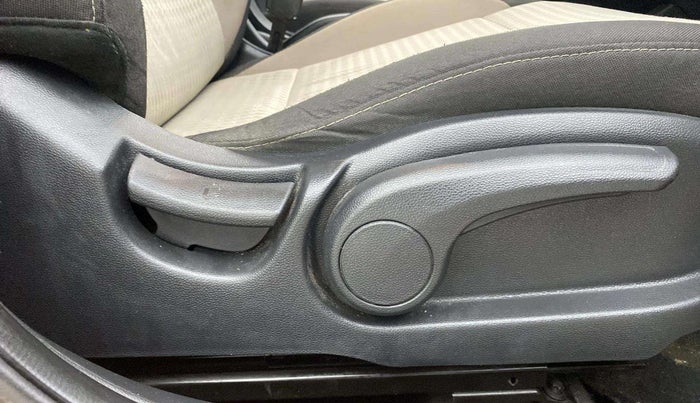 2019 Hyundai Elite i20 ASTA 1.2 (O), Petrol, Manual, 36,113 km, Driver Side Adjustment Panel