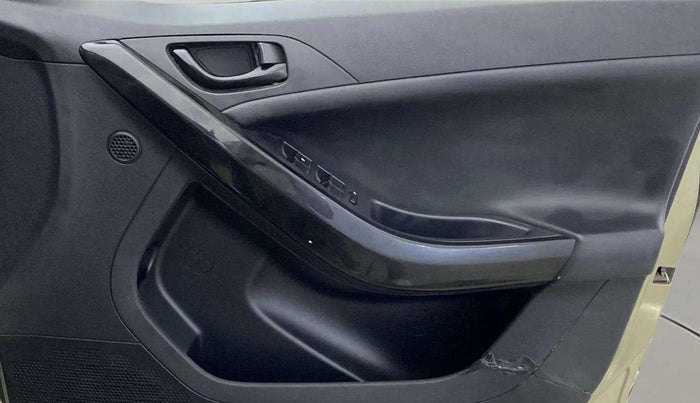 2022 Tata NEXON XZA PLUS (PREMIUM) KAZIRANGA PETROL, Petrol, Automatic, 22,947 km, Driver Side Door Panels Control