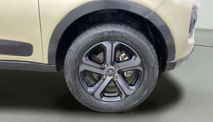 2022 Tata NEXON XZA PLUS (PREMIUM) KAZIRANGA PETROL, Petrol, Automatic, 22,947 km, Right Front Wheel