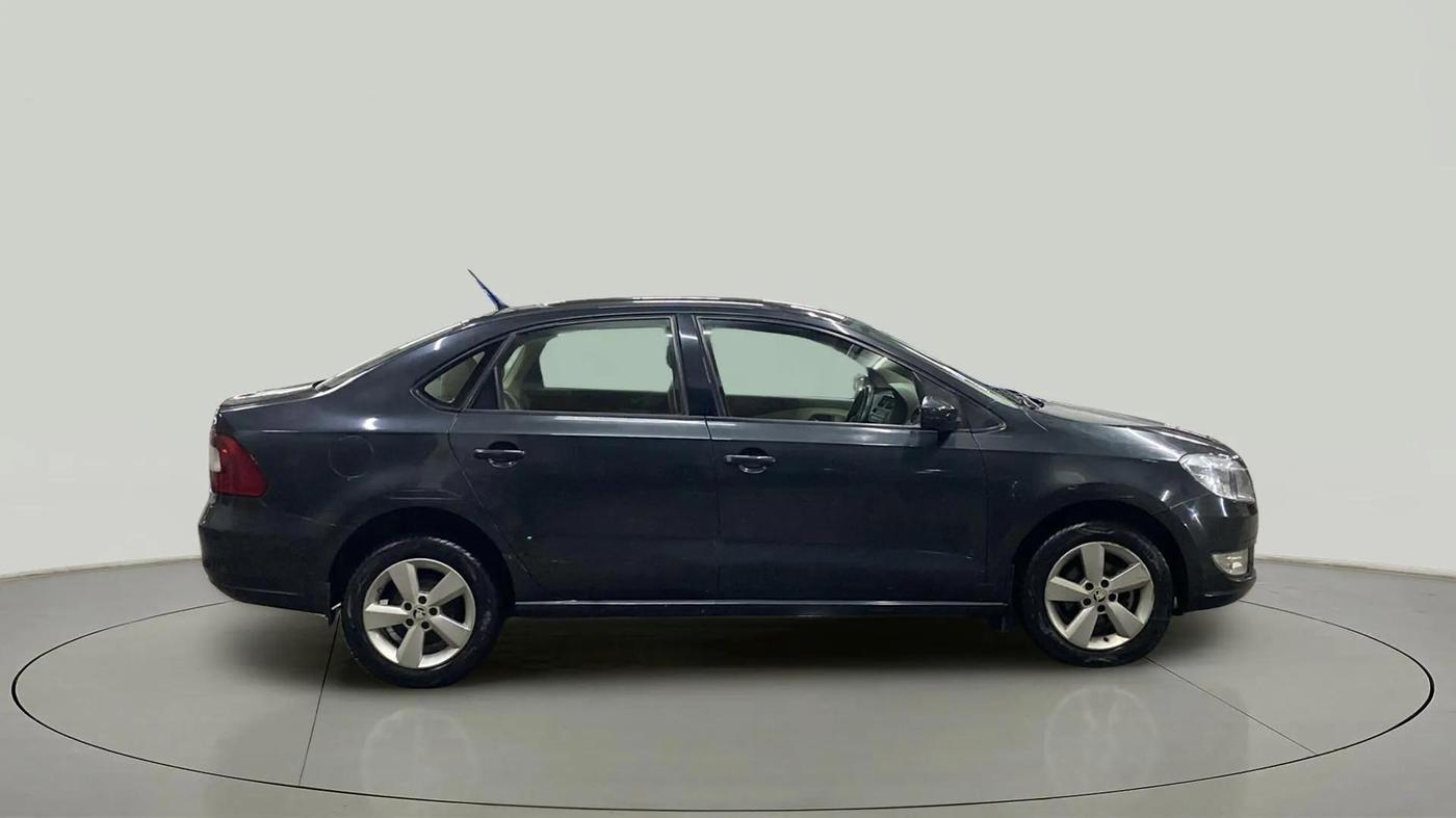 2016 Skoda Rapid AMBITION 1.6 MPI MT, Petrol, Manual, 15,874 km, Right Side View