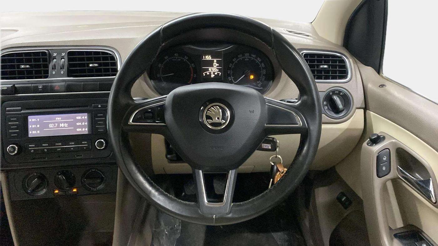 2016 Skoda Rapid AMBITION 1.6 MPI MT, Petrol, Manual, 15,874 km, Steering Wheel Close Up