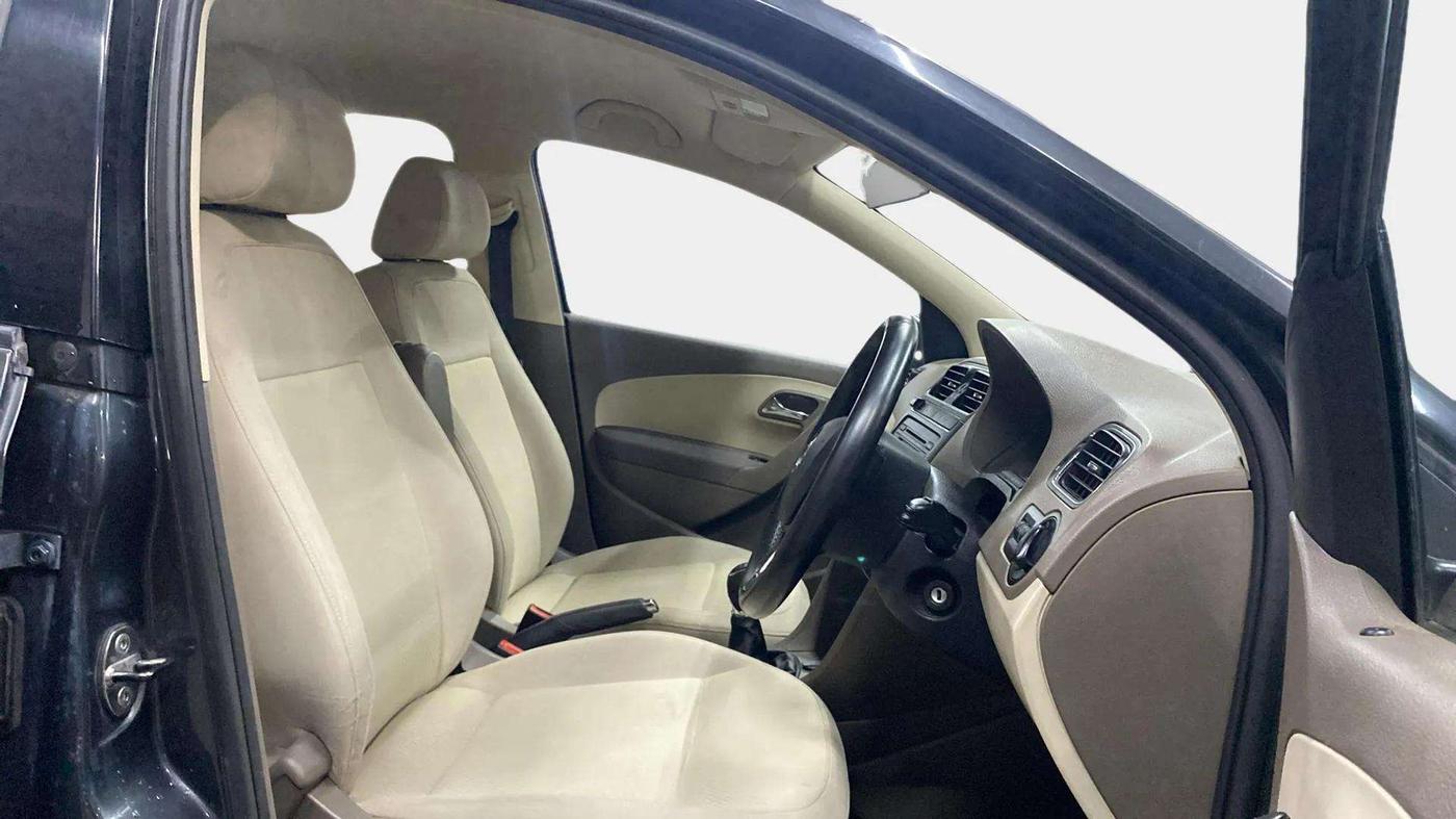 2016 Skoda Rapid AMBITION 1.6 MPI MT, Petrol, Manual, 15,874 km, Right Side Front Door Cabin