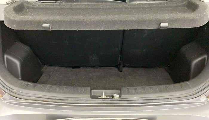 2017 Maruti Swift LXI (O), Petrol, Manual, 55,158 km, Boot Inside