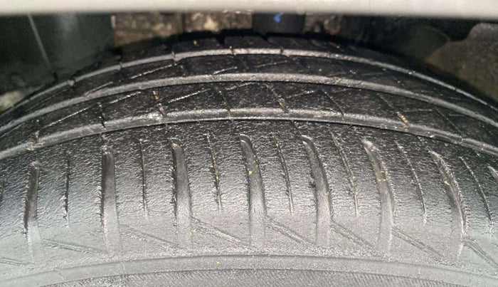 2023 Renault Kwid CLIMBER AMT 1.0, Petrol, Automatic, 32,538 km, Left Front Tyre Tread