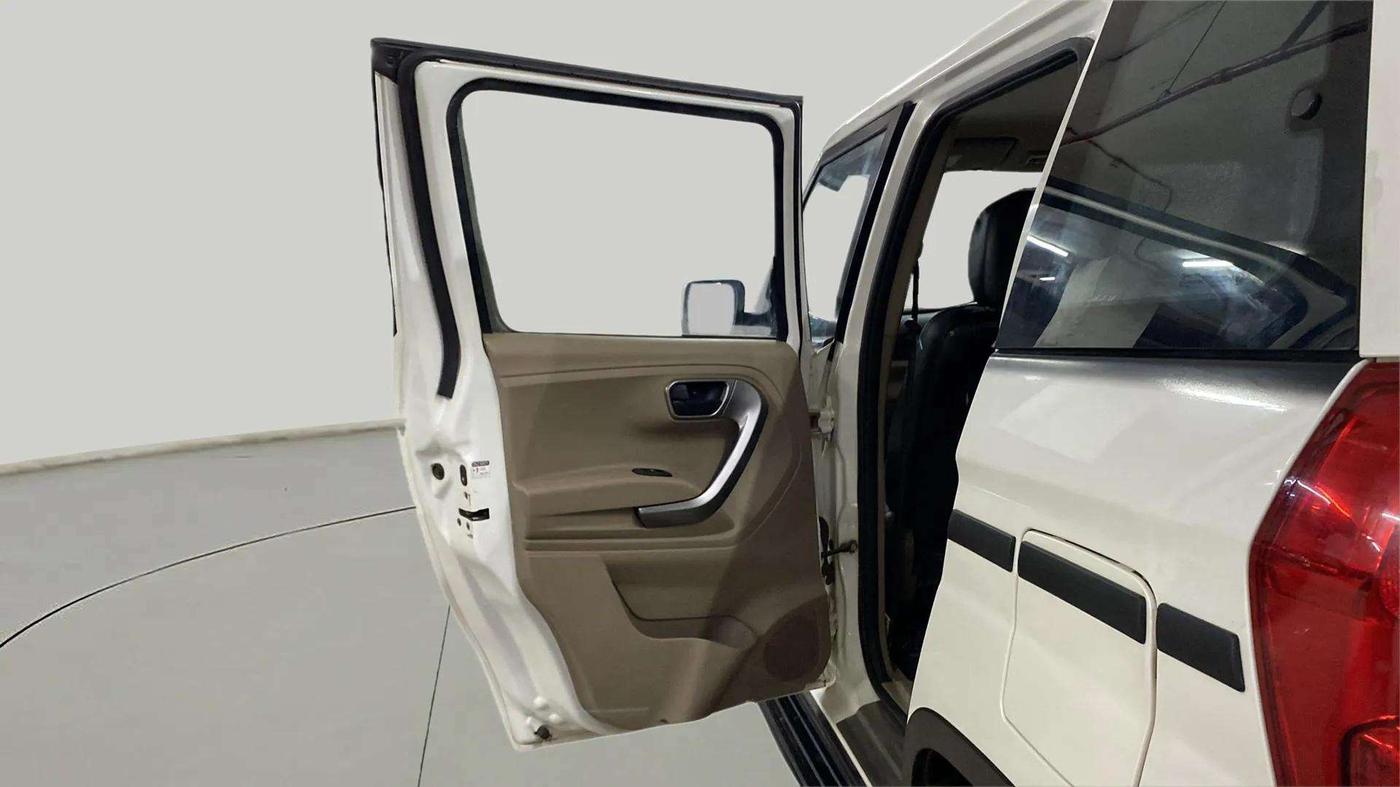2022 Mahindra BOLERO NEO N10 R, Diesel, Manual, 74,357 km, LHS Rear Door