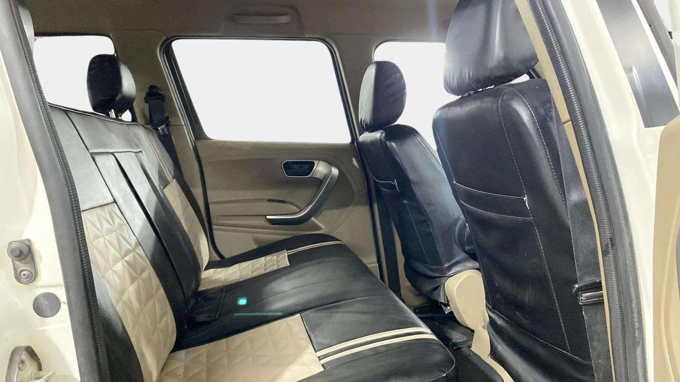 2022 Mahindra BOLERO NEO N10 R, Diesel, Manual, 74,357 km, Right Side Rear Door Cabin