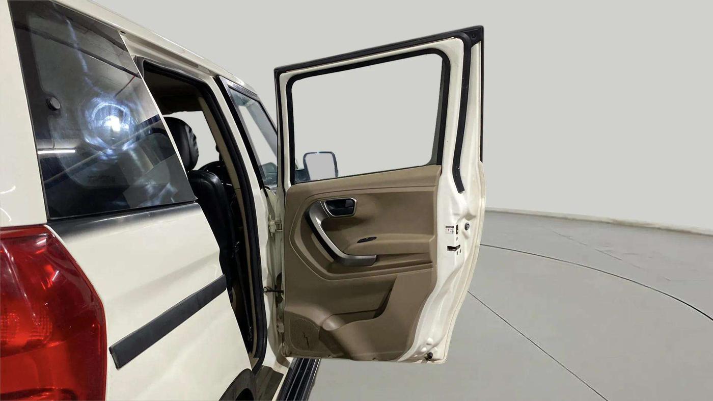 2022 Mahindra BOLERO NEO N10 R, Diesel, Manual, 74,357 km, RHS Rear Door