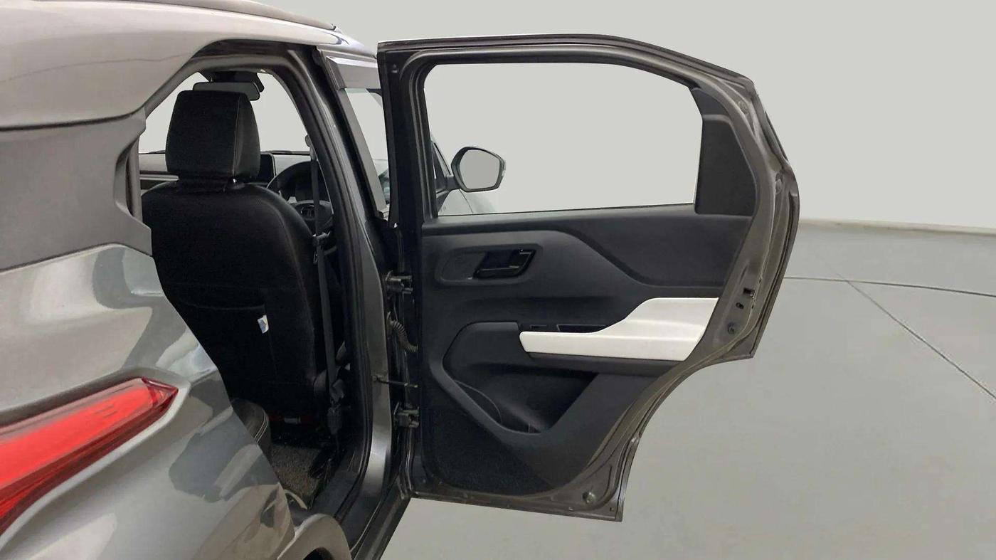 2024 Tata PUNCH ACCOMPLISHED DAZZLE SUNROOF CNG MT, CNG, Manual, 15,538 km, RHS Rear Door