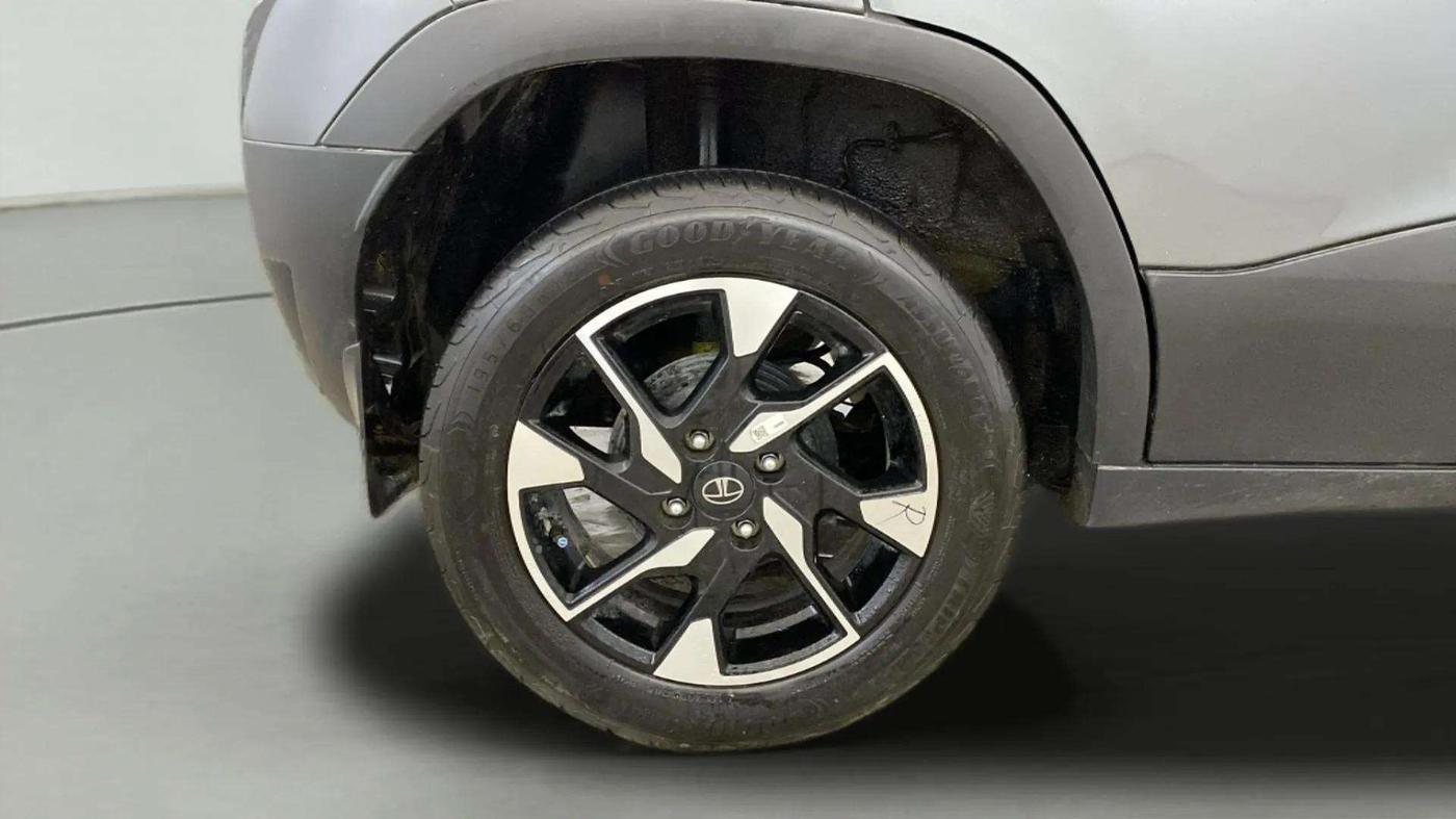 2024 Tata PUNCH ACCOMPLISHED DAZZLE SUNROOF CNG MT, CNG, Manual, 15,538 km, Right Rear Wheel