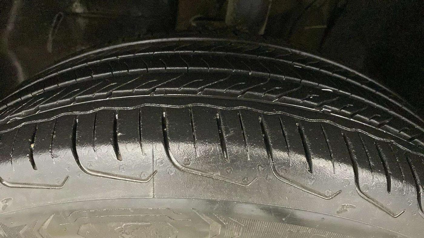 2024 Tata PUNCH ACCOMPLISHED DAZZLE SUNROOF CNG MT, CNG, Manual, 15,538 km, Left Front Tyre Tread