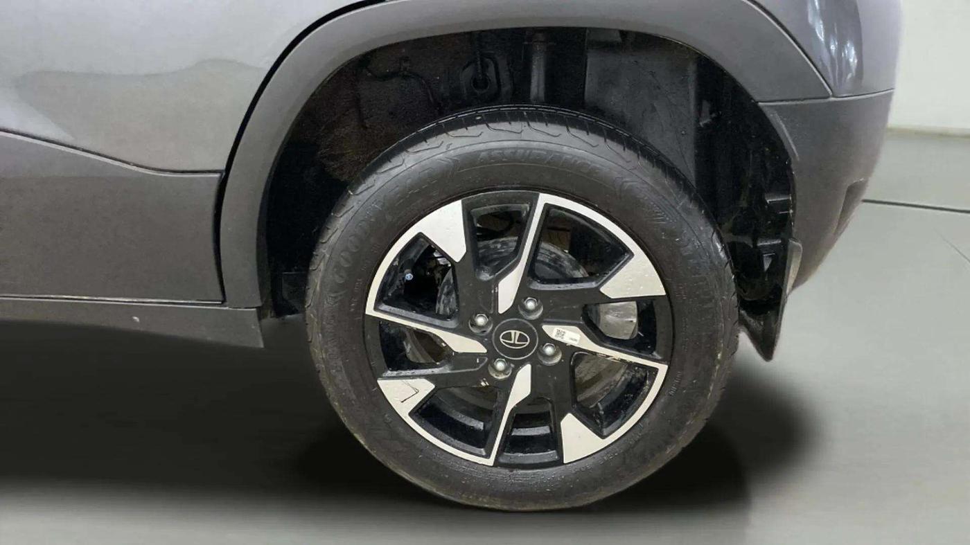 2024 Tata PUNCH ACCOMPLISHED DAZZLE SUNROOF CNG MT, CNG, Manual, 15,538 km, Left Rear Wheel