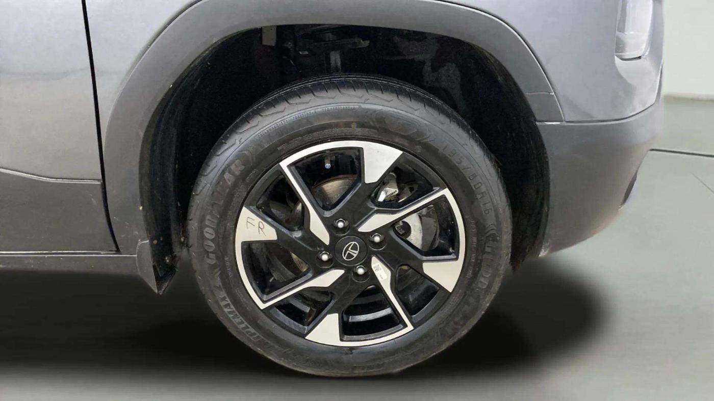 2024 Tata PUNCH ACCOMPLISHED DAZZLE SUNROOF CNG MT, CNG, Manual, 15,538 km, Right Front Wheel