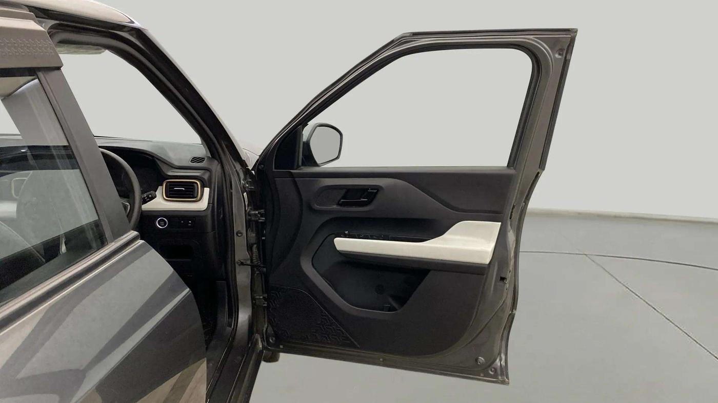 2024 Tata PUNCH ACCOMPLISHED DAZZLE SUNROOF CNG MT, CNG, Manual, 15,538 km, RHS Front Door