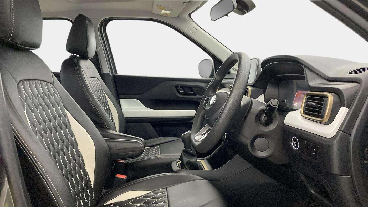 2024 Tata PUNCH ACCOMPLISHED DAZZLE SUNROOF CNG MT, CNG, Manual, 15,538 km, Right Side Front Door Cabin