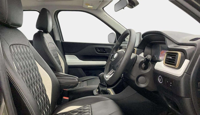 2024 Tata PUNCH ACCOMPLISHED DAZZLE SUNROOF CNG MT, CNG, Manual, 14,728 km, Right Side Front Door Cabin