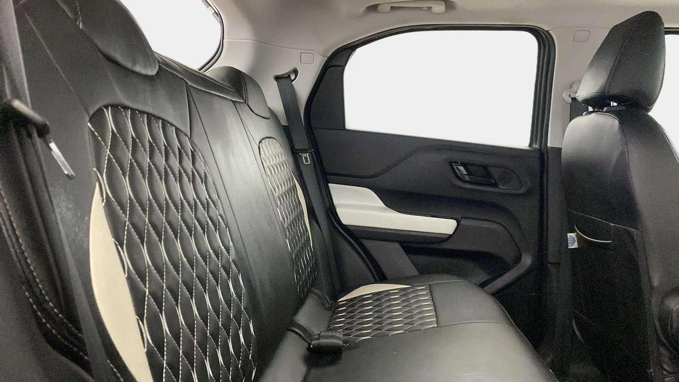 2024 Tata PUNCH ACCOMPLISHED DAZZLE SUNROOF CNG MT, CNG, Manual, 15,538 km, Right Side Rear Door Cabin